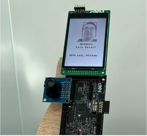 The camera starts detecting the face and displays the image on the LCD display